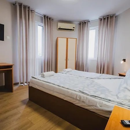 Apartmán модерен ирида с басейн и градина